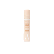 Azure Tan Bronze Glow Self Tanning Mousse: fles met transparante zelfbruiner, verrijkt met hyaluronzuur en vitaminecomplex, voor een natuurlijke gouden gloed zonder afgeven op kleding.