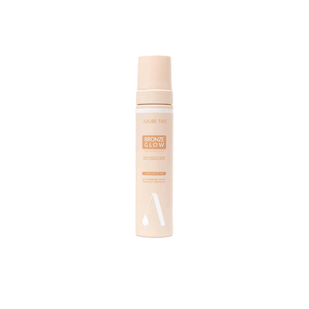 Azure Tan Bronze Glow Self Tanning Mousse: fles met transparante zelfbruiner, verrijkt met hyaluronzuur en vitaminecomplex, voor een natuurlijke gouden gloed zonder afgeven op kleding.